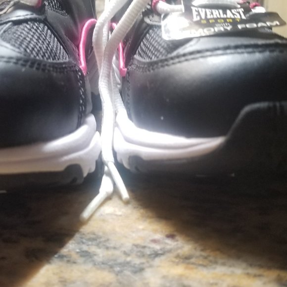 NWT LEATHER EVERLAST TENNIS WOMENS 9.5  BLACK A ND PINK  NEVER WORN !!!! - Picture 5 of 11